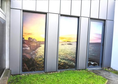 Adhesif-publicitaire-impression-grand-format-triptique-portes-Imindigo